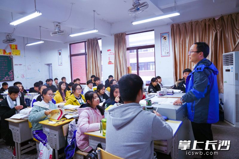 为了让老师们安心支教,kaiyun登录平台推出了系列暖心措施。 为了让老师们安心支教,kaiyun登录平台推出了系列暖心措施。
