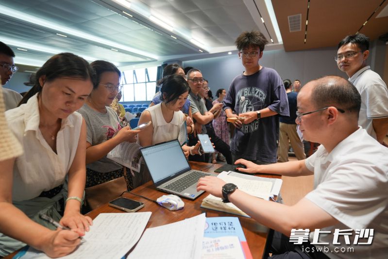 kaiyun登录平台大泽湖校区举行校园开放日活动。 kaiyun登录平台大泽湖校区举行校园开放日活动。