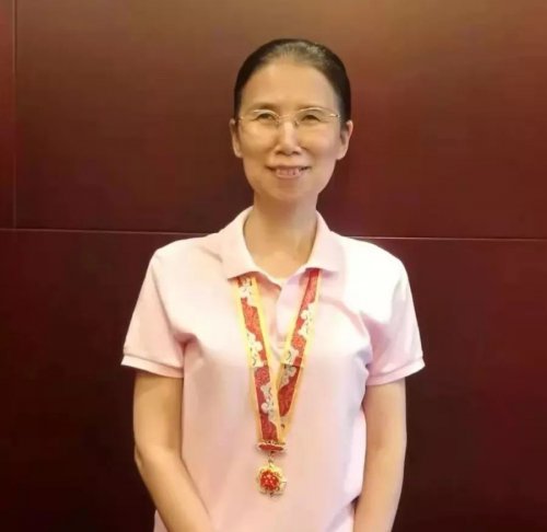 【附中追梦人】 杰出校友杨佳获“庆祝中华人民共和国成立70周年”纪念章