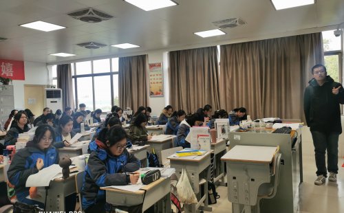 省国培计划第四届乡村优秀高中青年教师(历史)高级研修班学员来我校交流考察